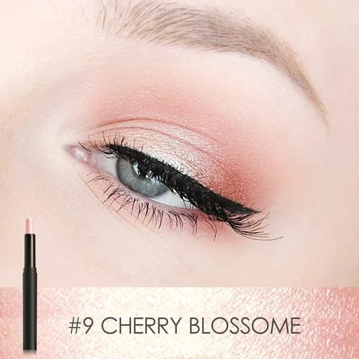 The InstaGlow Eye Pen - Effortless Eyes That Suit Everyone + 50% OFF